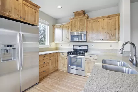 Kitchen - 704 NE Vail Ln, Bend, OR 97701 photo 4 of 4