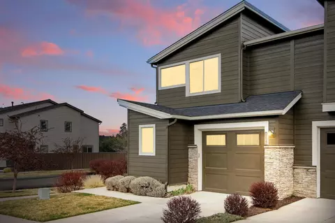 Exterior - 704 NE Vail Ln, Bend, OR 97701 photo 2 of 7