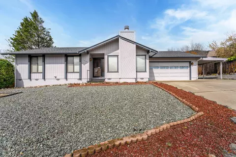 1034 NE Primrose Pl, Grants Pass, OR 97526