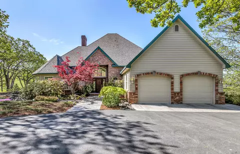 6776 Laurelcrest Dr, Medford, OR 97504