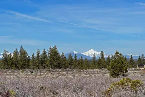 19005 Timber Ridge Ct, Bend, OR 97703 photo 2