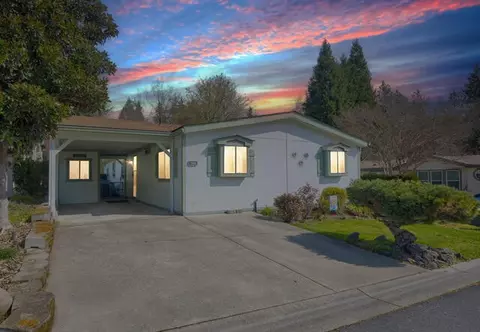 114 NW Wrightwood Cir, Grants Pass, OR 97526