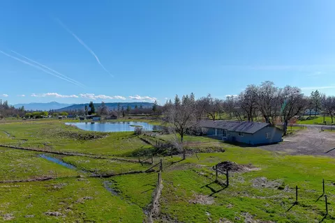 15882 Antioch Rd, White City, OR 97503
