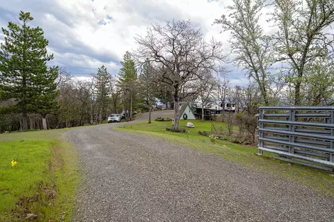 1100 W Rolling Hills Dr, Eagle Point, OR 97524 photo 1