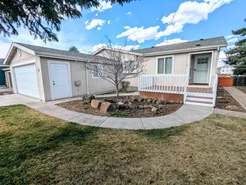 1188 NE 27th St #5, Bend, OR 97701