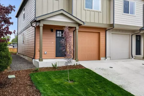 7649 24th St, White City, OR 97503