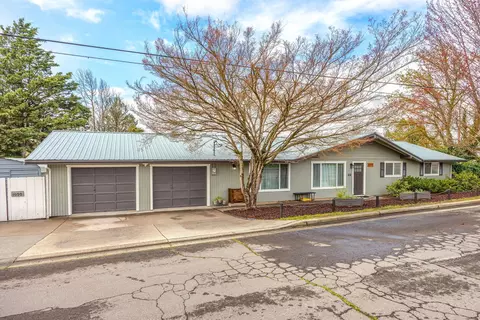 1099 N Keene Way Dr, Medford, OR 97504