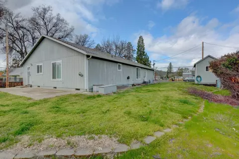 587 S Royal Ave, Eagle Point, OR 97524 photo 21