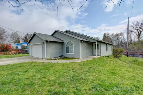 587 S Royal Ave, Eagle Point, OR 97524 photo 25