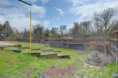 587 S Royal Ave, Eagle Point, OR 97524 photo 17