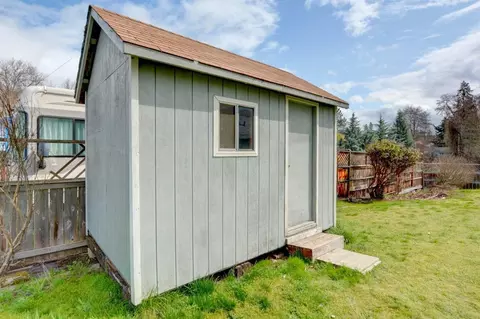 587 S Royal Ave, Eagle Point, OR 97524 photo 24