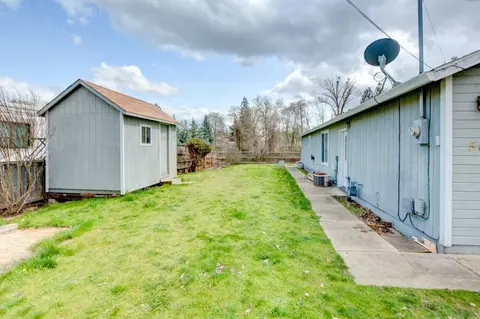 587 S Royal Ave, Eagle Point, OR 97524 photo 23