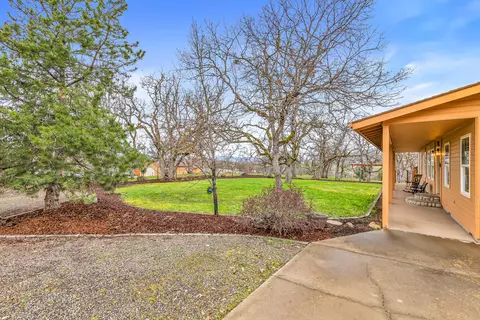 446 Ayres Rd, Eagle Point, OR 97524 photo 7