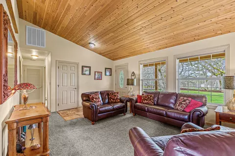 446 Ayres Rd, Eagle Point, OR 97524 photo 10