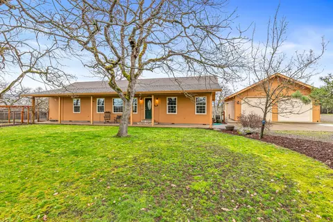 446 Ayres Rd, Eagle Point, OR 97524 photo 5