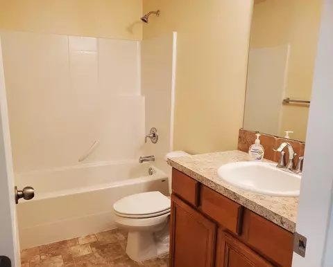 Bath - 56234 Black Duck Rd, Bend, OR 97707 photo 1 of 2