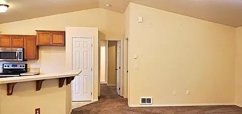 Living - 56234 Black Duck Rd, Bend, OR 97707 photo 2 of 4