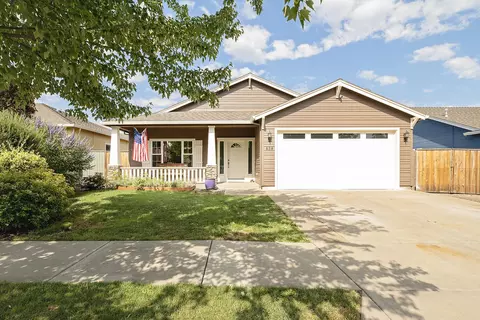 838 Vick Ln, Medford, OR 97501