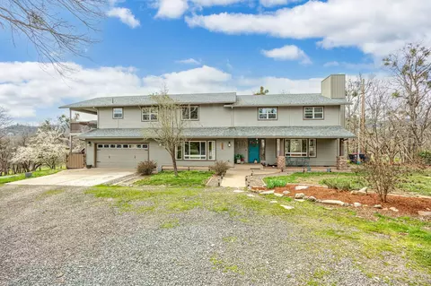 4040 Dark Hollow Rd, Medford, OR 97501