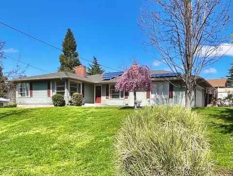 1549 Stratford Ave, Medford, OR 97504