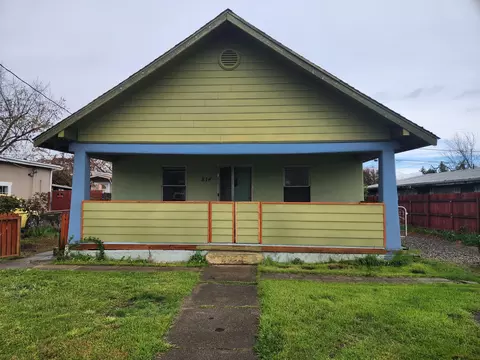814 W 2nd St, Medford, OR 97501