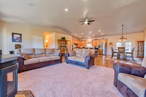 191 SW 67th St, Redmond, OR 97756