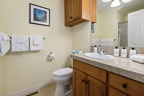 Bath - 16775 Pony Express Way, Bend, OR 97707 photo 4 of 4