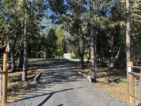 260 Paula Ln, Williams, OR 97544