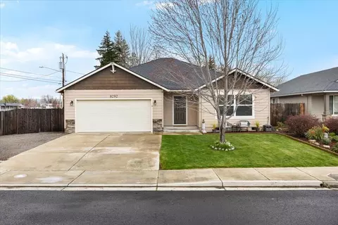 8292 29th St, White City, OR 97503