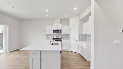 Kitchen - 20548 Button Brush Ave, Bend, OR 97702 photo 2 of 3
