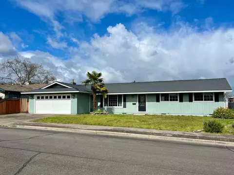 1121 Temple Dr, Central Point, OR 97502
