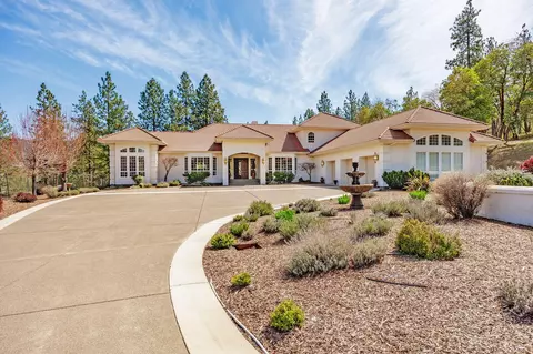 7230 Pine Ridge Dr, Medford, OR 97504