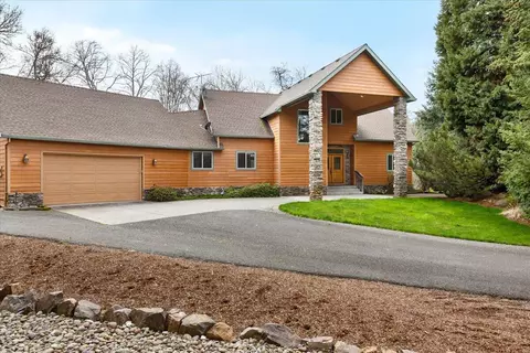 1584 Magnolia Ave, Medford, OR 97501