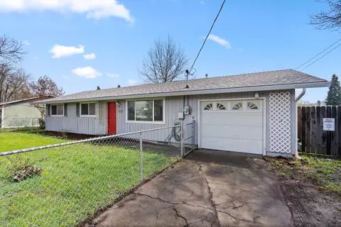 8044 Division Rd, White City, OR 97503