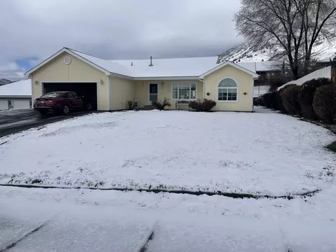 867 Rosemont Ct, Klamath Falls, OR 97603