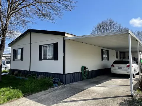 633 E Archwood Dr #60, Eagle Point, OR 97524