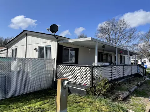 633 E Archwood Dr #60, Eagle Point, OR 97524 photo 3