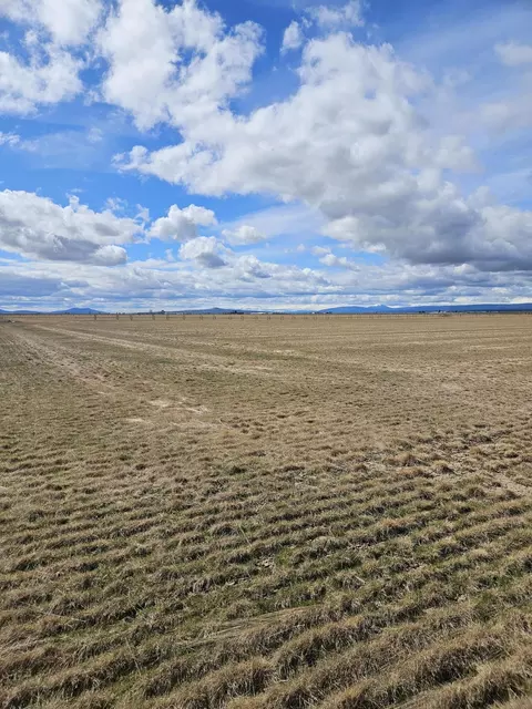 737 NW Ivy Ln, Madras, OR 97741