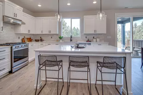 Kitchen - 3903 NE Oakside Loop, Bend, OR 97701 photo 1 of 2