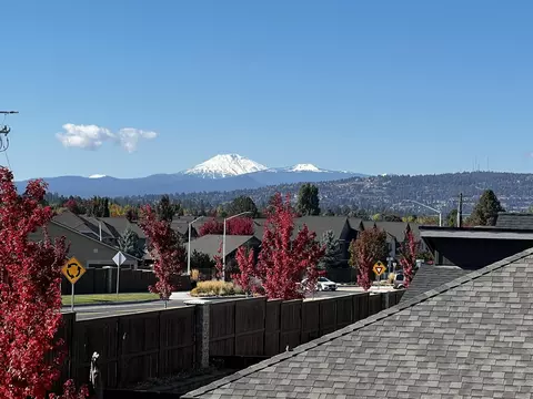 3903 NE Oakside Loop, Bend, OR 97701