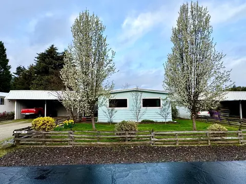 6901 Old Stage Rd #10, Central Point, OR 97502