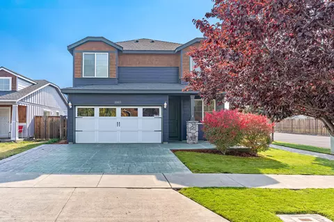 2867 NE Jackdaw Dr, Bend, OR 97701 photo 2