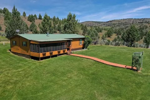 49173 Hwy 26, Mount Vernon, OR 97865