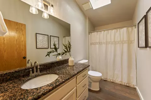 Bath - 61270 Victory Loop, Bend, OR 97702 photo 3 of 3