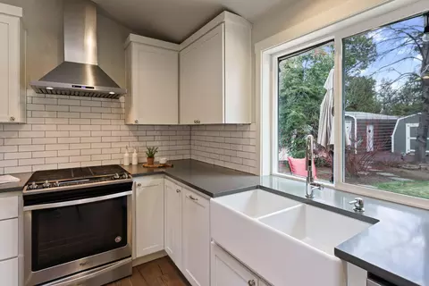 Kitchen - 61270 Victory Loop, Bend, OR 97702 photo 5 of 6