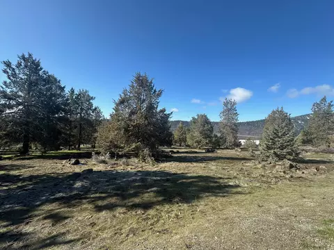 1030 Turnstone Dr, Klamath Falls, OR 97601
