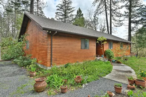 9355 Lower River Rd, Grants Pass, OR 97526