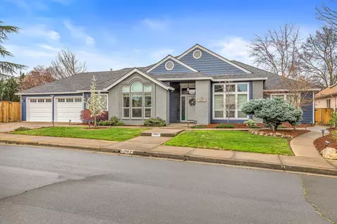 2807 Wilkshire Dr, Medford, OR 97504