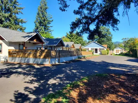 1860 Rogue River Hwy, Grants Pass, OR 97527