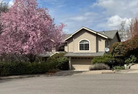460 Sunshine Cir, Ashland, OR 97520